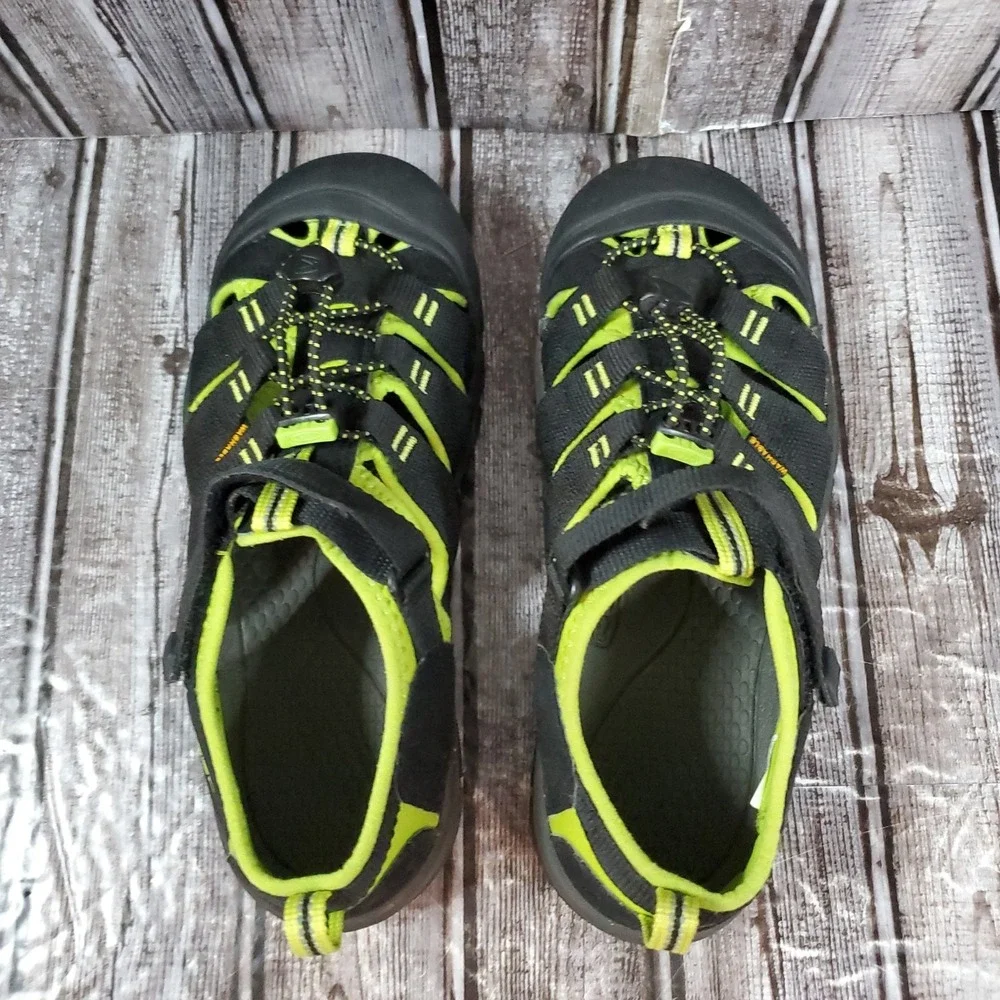 Keen Youth Newport H2 Waterproof Sandals Black Green Hiking Outdoor Trail Size 5